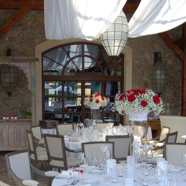 Svatebn� hostina