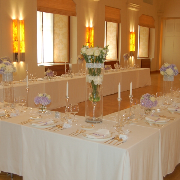Svatebn� hostina