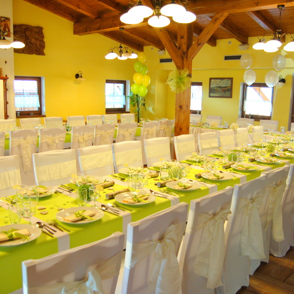 Svatebn� hostina
