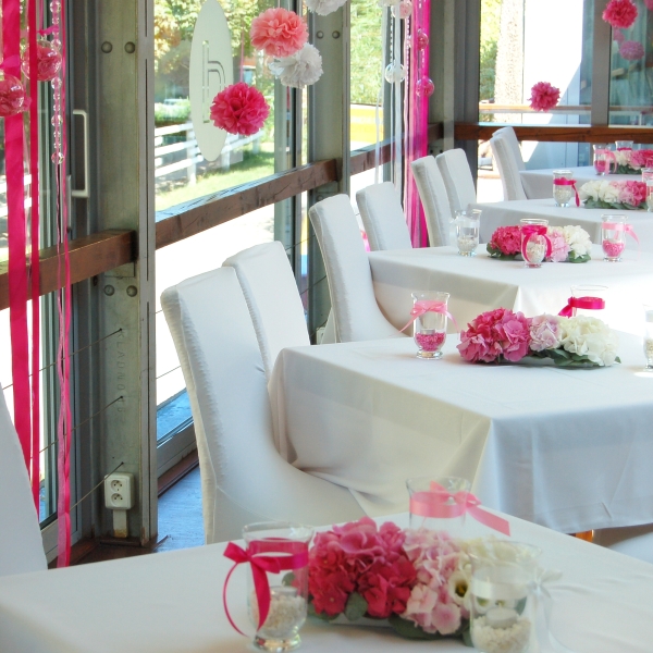 Svatebn� hostina