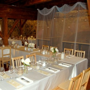Svatebn� hostina