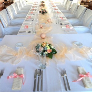 Svatebn� hostina