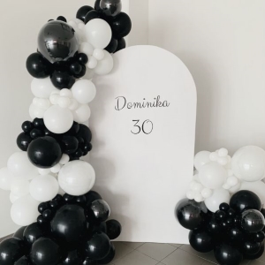 �erno b�l� pozad�