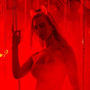 �elenka s rohy svitic�