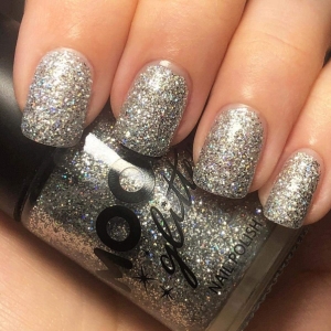 Lak na nehty holografick� s glitry st��brn� 14 ml