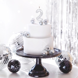 Sv��ka dortov� leskl� "2" st��brn� 6 cm