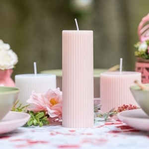 Sv��ka v�lec �ebrovan� pastelov� r��ov� 5 x 15 cm