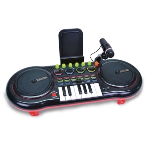 Mix�n� pult DJ s mikrofonem