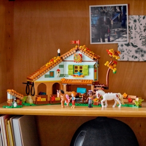 LEGO� Friends 41745 Autumn a jej� ko�sk� st�j