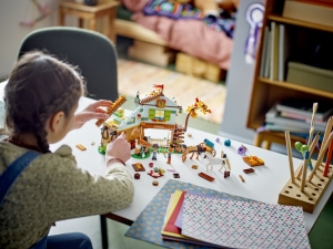 LEGO� Friends 41745 Autumn a jej� ko�sk� st�j
