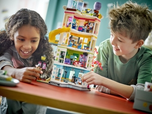 LEGO� Friends 41748 Komunitn� centrum v m�ste�ku Heartlake