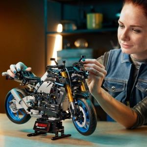 LEGO� Technic 42159 Yamaha MT-10 SP
