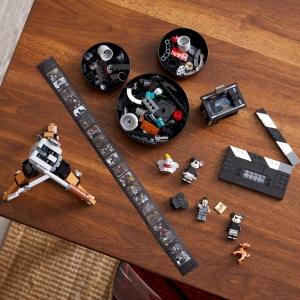 LEGO� Disney 43230 Kamera na po�est Walta Disneyho