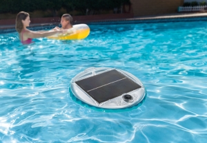 Sol�rn� plouvoc� LED sv�tlo do baz�nu