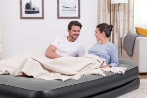 Nafukovac� matrace Air Mattress Queen 2.03m x 1.52m x 46 cm se zabudovanou pumpou