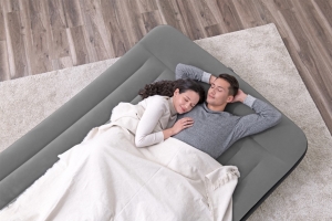 Nafukovac� matrace Air Mattress Queen 2.03m x 1.52m x 30cm se zabudovanou pumpou