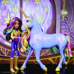 Unicorn academy sv�teln� jednoro�ec Wildstar 28 cm s panenkou Sophi� 24 cm